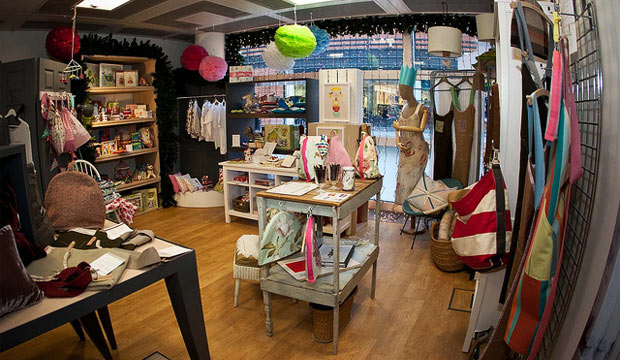 How Businesses Can Use ECommerce to Enhance The Retail Experience