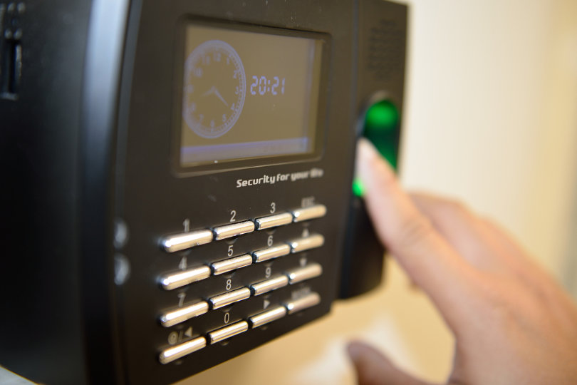 Choosing The Right Time Clock Software: 3 Things to Consider