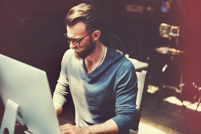 Want to Become a Solopreneur? Consider The Pros and Cons First