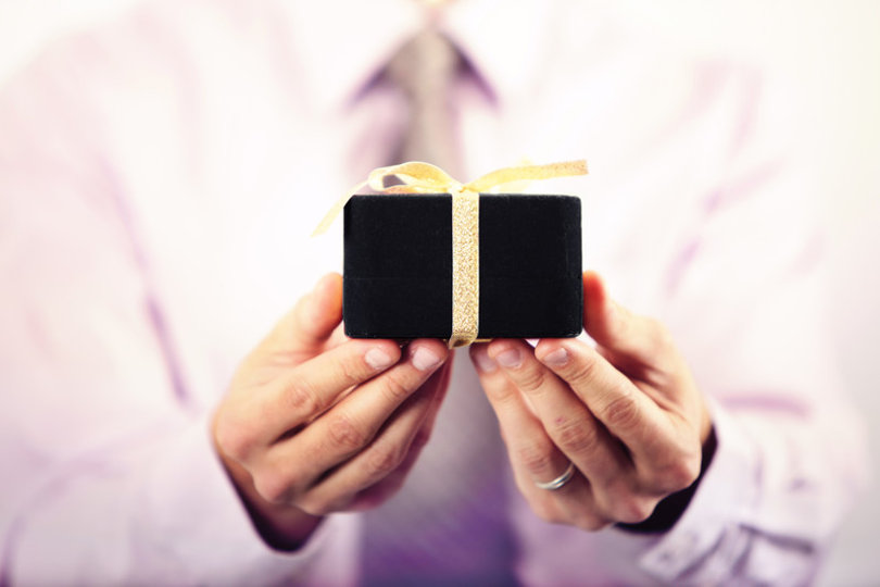 12 Creative Client Gift Giving Tips