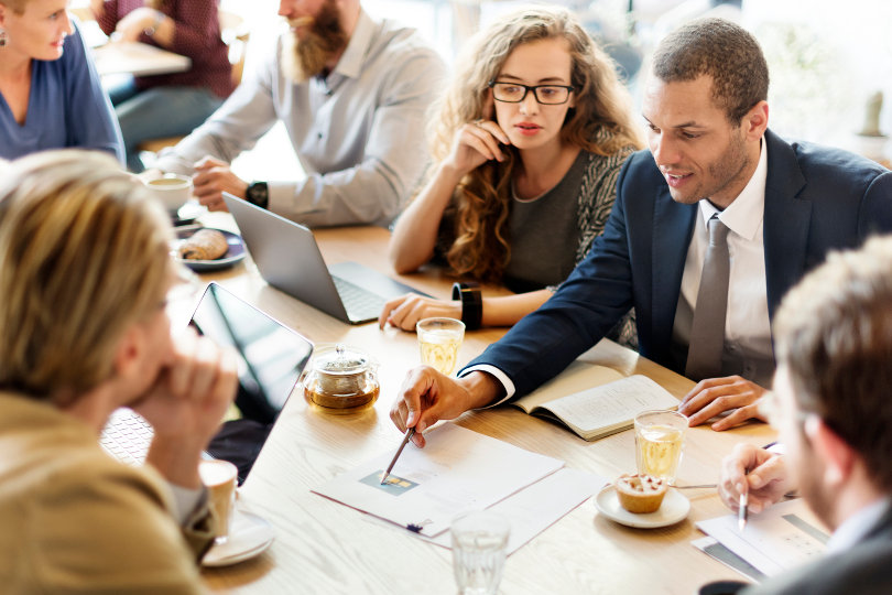 Reunión estratégica del equipo empresarial