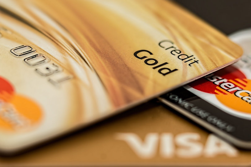 Differences Between a Business Credit Card and Business Line of Credit: Choosing the Right Option