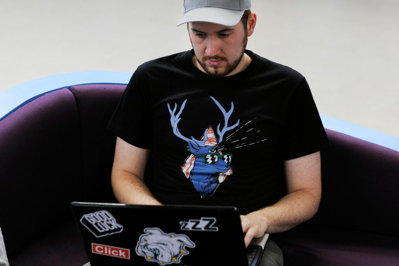 Blogger using social media tools