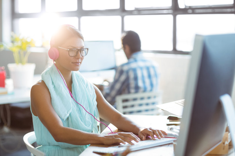 5 Tips to Achieve Good Posture While Sitting at Your Desk
