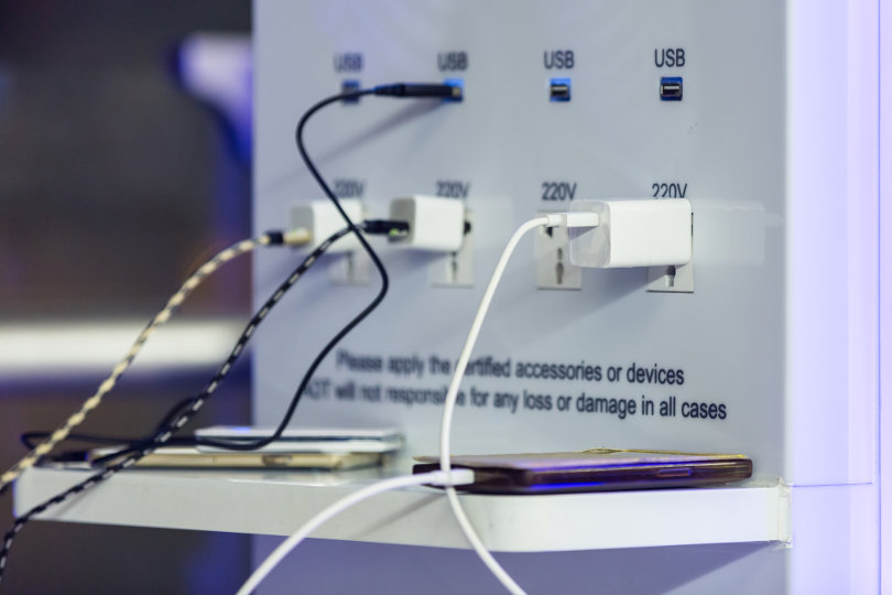 4 Advantages of Having Device Charging Stations Available for Customers