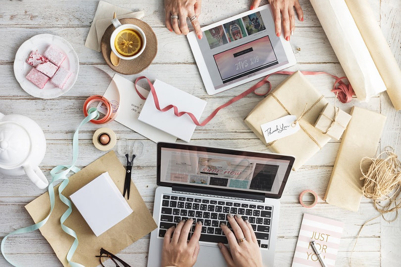 5 Tips for Giving Gifts at Work