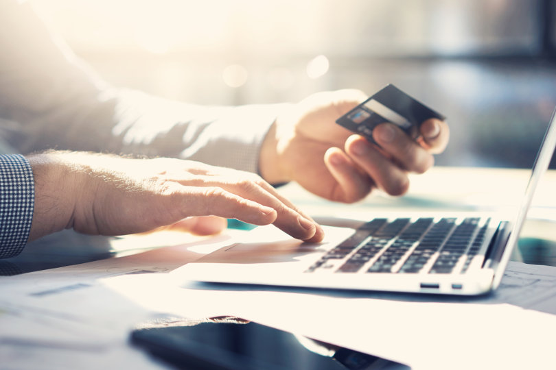 Why you should Opt for Credit Cards over Debit Cards