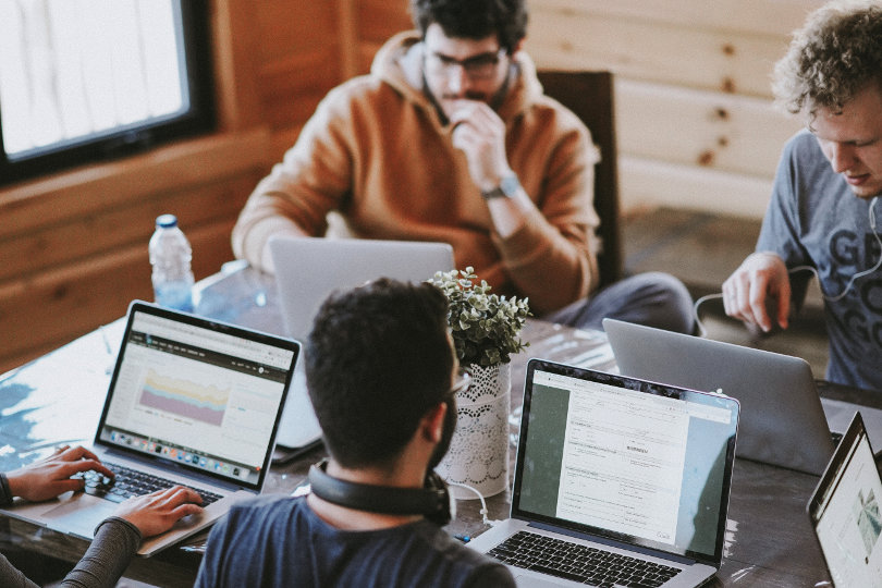 Working While in School: What are the Pros and Cons?