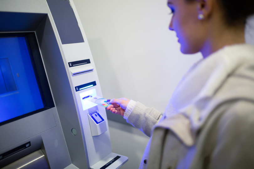 How to Choose an Everyday Transactions Account That Works For You
