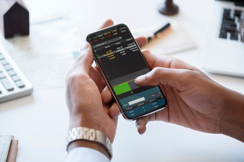 Investment Distributions: Should You Invest In Stocks Or Commodities?