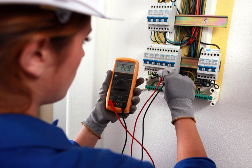 Searching for an Electrician? 5 Things to Look for During the Search