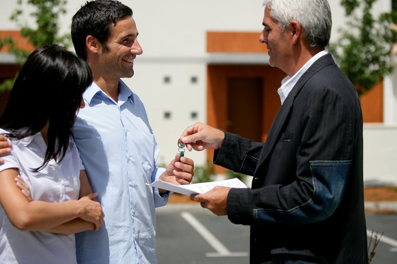 Landlord handing out keys to tenant