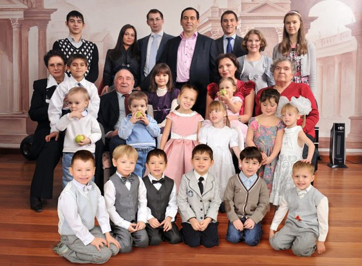 Roman Avdeev family