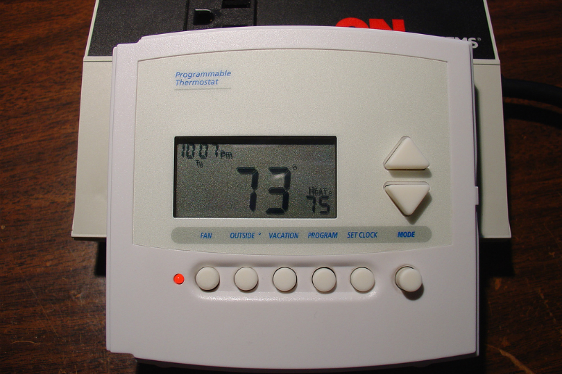 Programmable thermostats can cut costs significantly