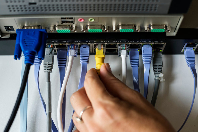 5 Things a Business Owner Should Consider Before Signing With a Broadband Service