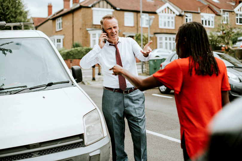 People argue after a car accident