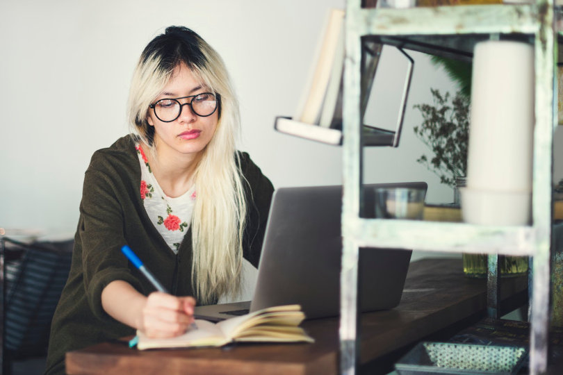 Estudiar para obtener un título en Administración de Empresas