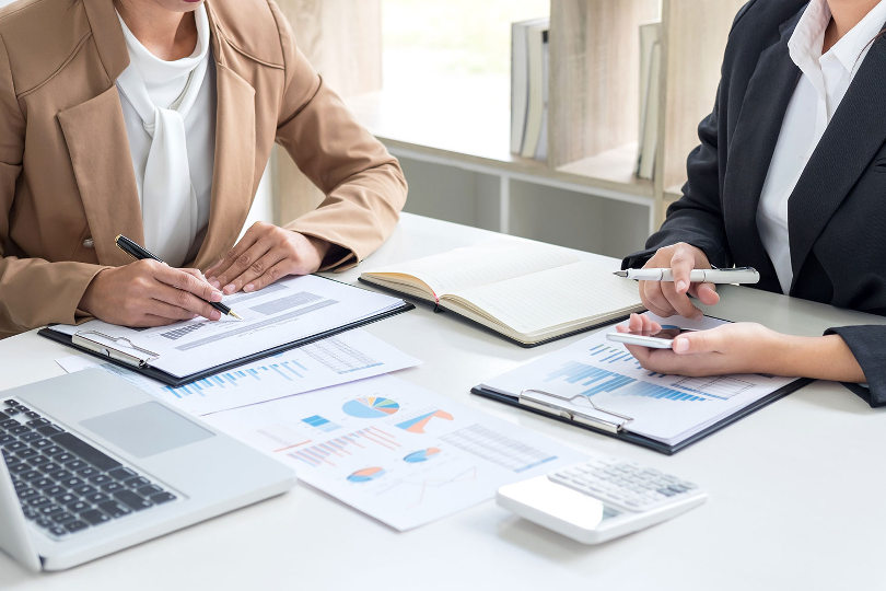How To Choose The Right Accountant For Your Business