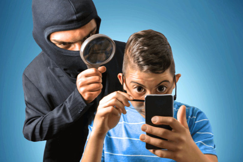 Monitoring cellphone usages using phone spy software