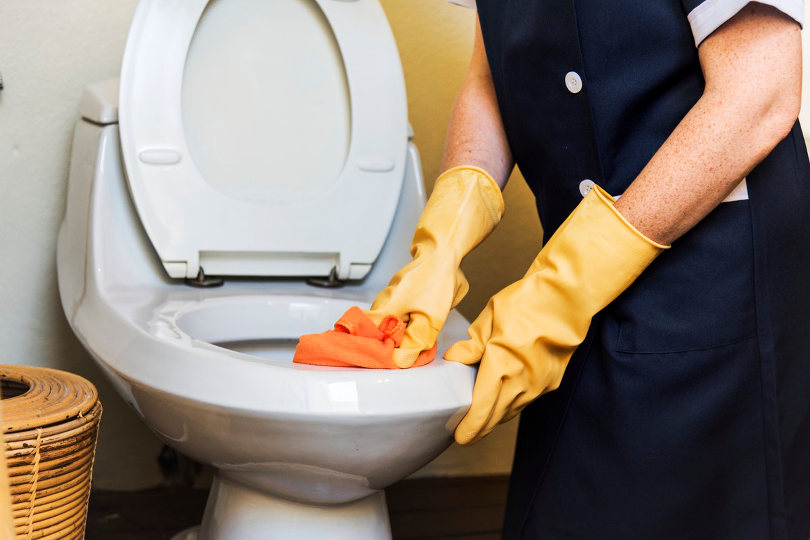 Cleaning up toilet