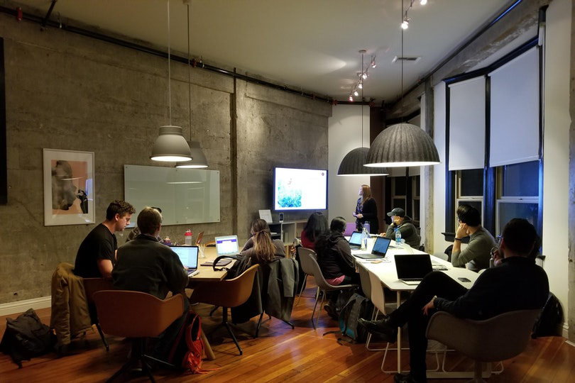 Workspace lighting in a meeting room
