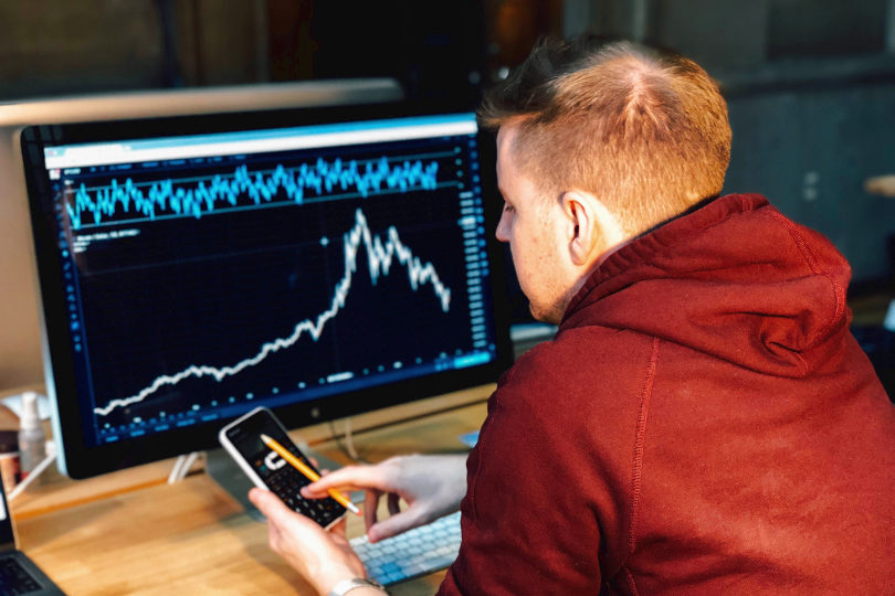 Forex trader trades the market