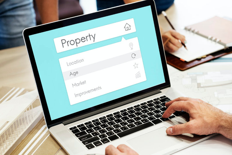 Viewing online property listing
