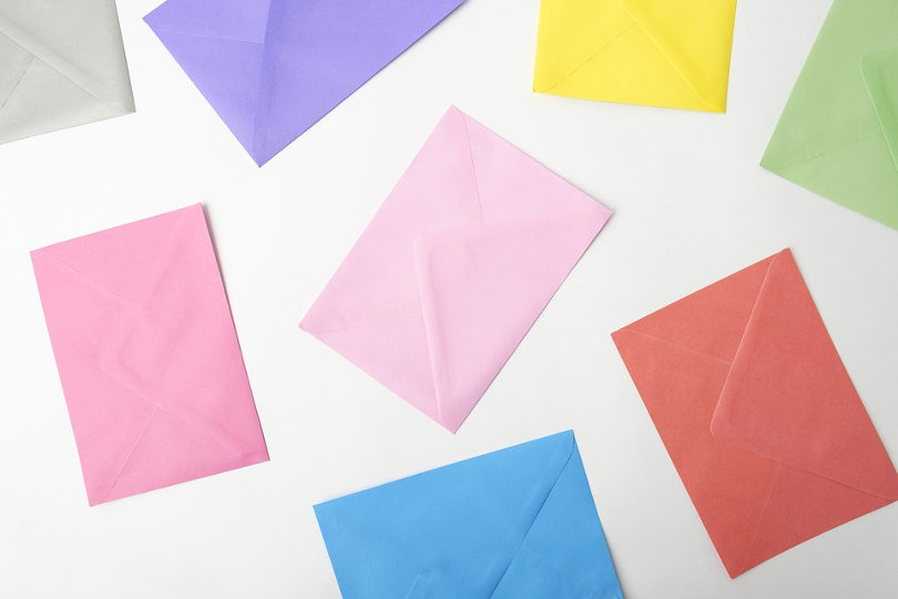 Envelope color for direct mailing