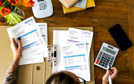 Managing invoices