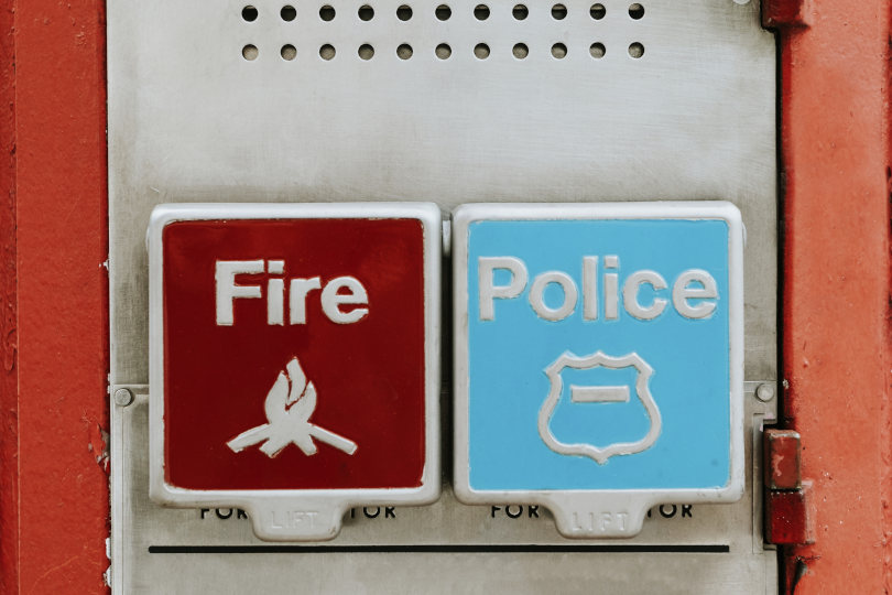 Fire and police emergency callbox