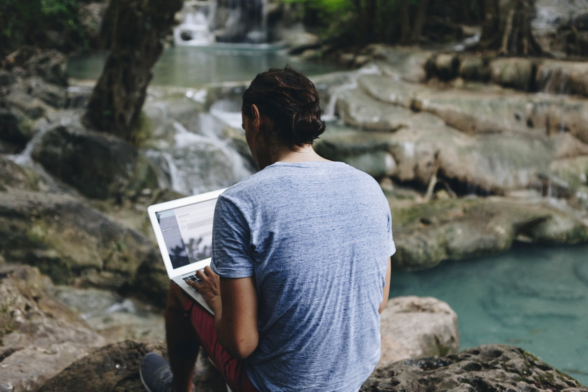 How to Afford Traveling Abroad as a Freelancer: 8 Tips Inside!