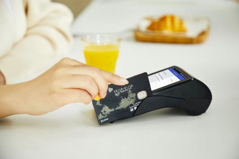 How Long Do Late Payments Stay on Credit Reports?