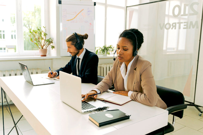 5 Innovations for Smarter Business Performance - purshoLOGY Phone answering service