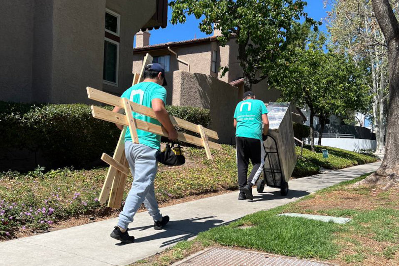 Moving Yourself vs Hiring Movers: What’s best?