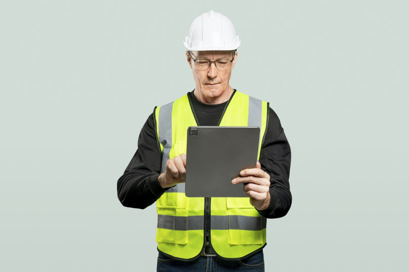 Construction consultant using Field Service Management (FSM) systems