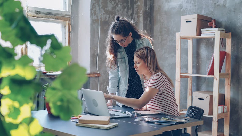 How to Bootstrap Your Business to $10K/Month Without Touching a Single Investor