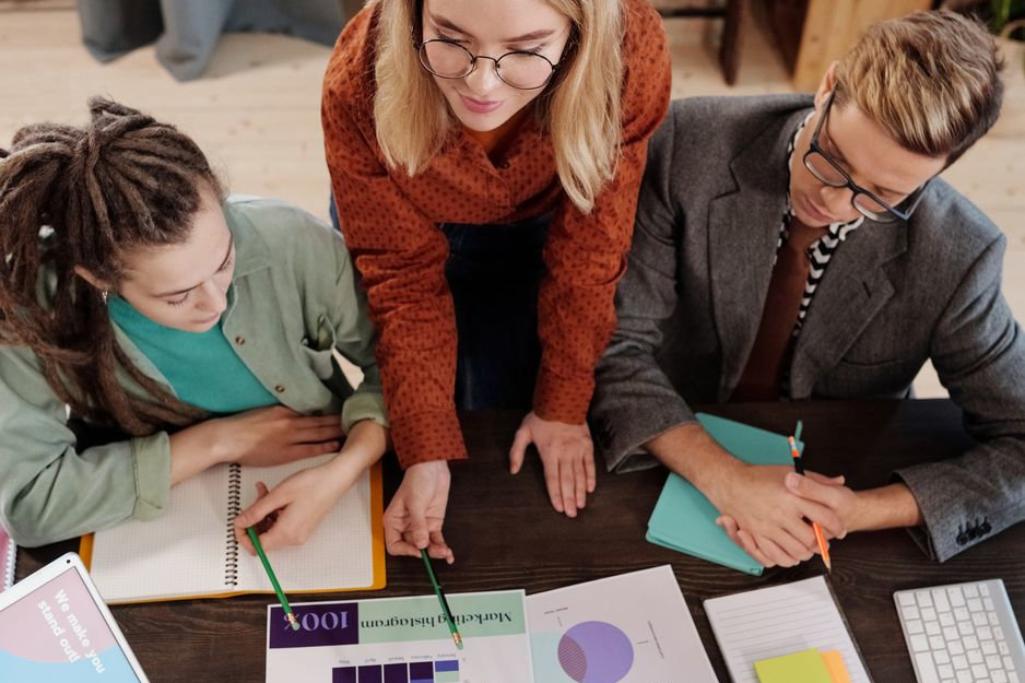 How a Digital Marketing Agency Helps Small Businesses Compete in 2026